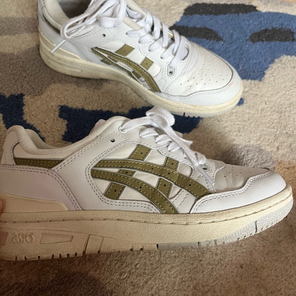 Asics White Sneakers with Gold Details - Picture 2 of 6